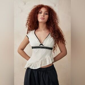 Kimchi Blue Cora Asymmetrical Ruffle Lace-Trim Blouse | Size S